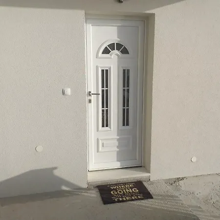 Zaklopatica Apartman *