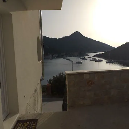 Zaklopatica 아파트 *